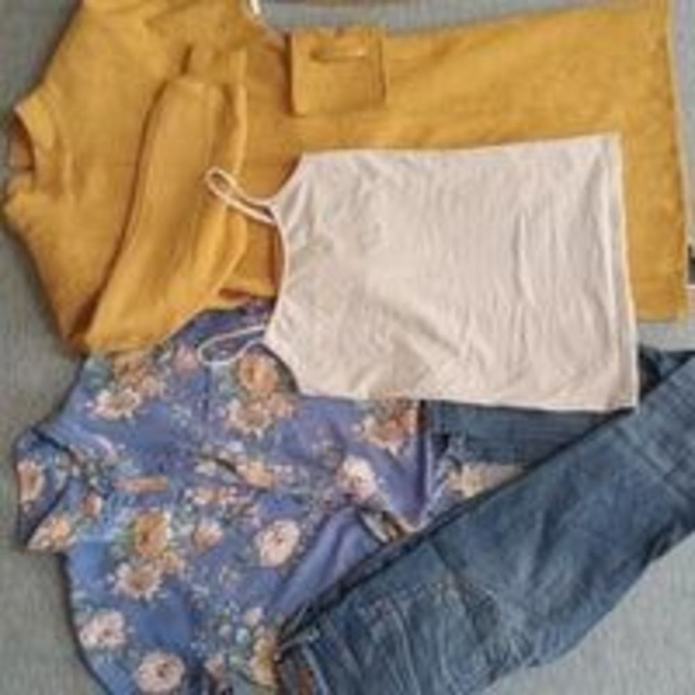 2 Womens size small outfits